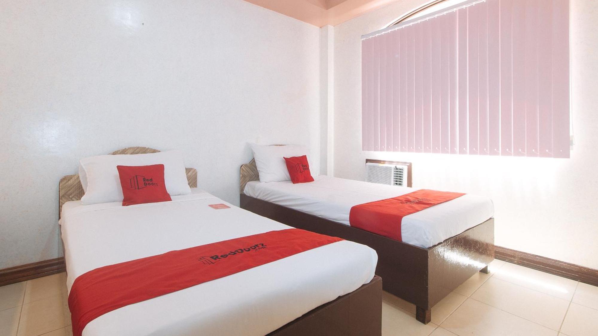Reddoorz At Coco Grove Tourist Inn ปางเลา ภายนอก รูปภาพ