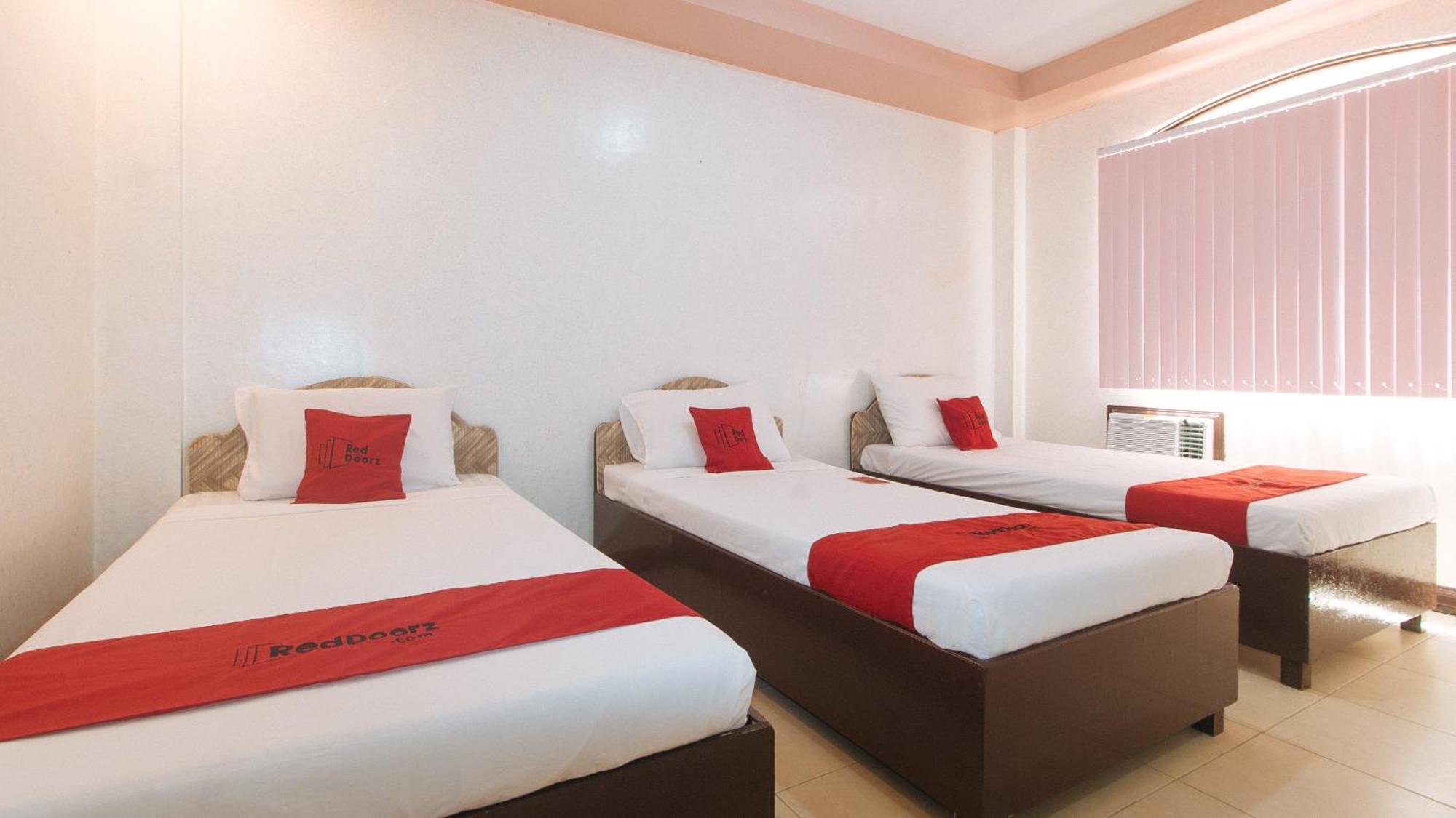 Reddoorz At Coco Grove Tourist Inn ปางเลา ภายนอก รูปภาพ